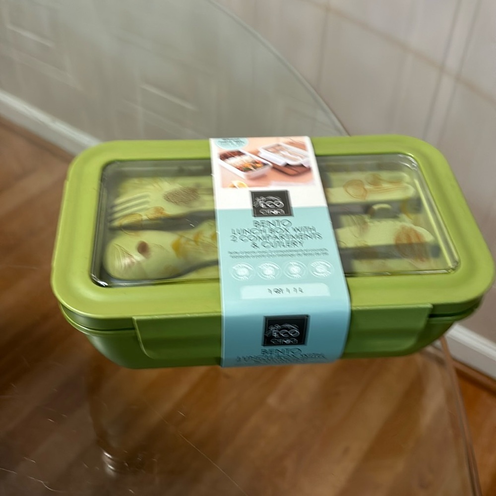 Brand New Bento  Lunch Box With 2 Compartments & Cutlery .